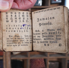 Load image into Gallery viewer, Muutamia Aiaturia ja Kutouria Jumalan Sanast (a selection of garden cuttings from the word of God). >>EARLY FINNISH MINIATURE BOOK<< Date: 1825