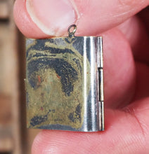 Load image into Gallery viewer, Kleinste Wiener Kochbuch der Welt, Das. >>MINIATURE COOKBOOK<< Publication Date: 1905 CONDITION: VERY GOOD