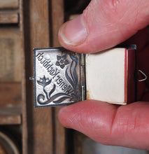 Load image into Gallery viewer, Kleinste Wiener Kochbuch der Welt, Das. >>MINIATURE COOKBOOK<< Publication Date: 1905 CONDITION: VERY GOOD