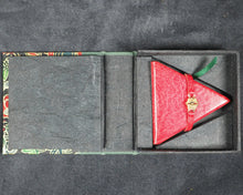 Load image into Gallery viewer, Shakespeare, William. William Shakespeare's Sonnet xviii. De Walden Press. Qualicum Beach. B.C. Canada.  ISBN 0973604123. 2005. Limited edition, number 18 out of 25.
