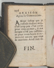 Load image into Gallery viewer, Heures de Cour. Contenant les Sept Offices, les 7 psaumes, vêpres, hymne et les litan avec les prières du matin et du soir, les oraisons devant et après la commun. Veuve Coignard, Chez La. Rue des Sept Voyes. Paris. 1680.
