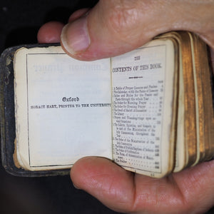 Book of Common Prayer and Administration of the Holy Communion According to the Use of the Church of England. Oxford University Press Warehouse, Amen Corner. Henry Frowde. London. 1898. Silver plaque.