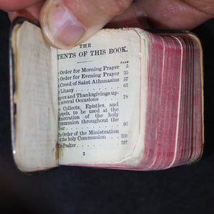 Book of Common Prayer and Administration of the Holy Communion According to the Use of the Church of England. Eyre & Spottiswoode Bible Warehouse Limited. 23, Paternoster Row, E.C. London, Edinburgh and New York. [1903]. Silver plaque.