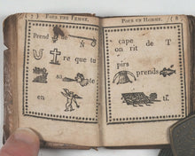 Load image into Gallery viewer, Petit oracle des amans, ou, Les horoscopes de l'amour, mis en rébus : ouvrage dans lequel chacun peut trouver toutes les vérités plaisantes qui le concernent. Castiaux, Libraire. Lille. Circa 1822.
