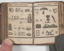 Load image into Gallery viewer, Petit oracle des amans, ou, Les horoscopes de l'amour, mis en rébus : ouvrage dans lequel chacun peut trouver toutes les vérités plaisantes qui le concernent. Castiaux, Libraire. Lille. Circa 1822.
