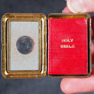 Holy Bible containing Old and New testaments: Translated Out Of The Original Tongues. Glasgow: David Bryce & Son. London: Henry Frowde. Oxford University Press Warehouse, Amen Corner. 1901. Original box.