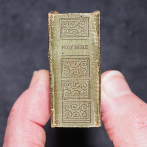 Holy Bible containing Old and New testaments: Translated Out Of The Original Tongues. Glasgow: David Bryce & Son. London: Henry Frowde. Oxford University Press Warehouse, Amen Corner. 1901. Glasgow Exhibition Souvenir.