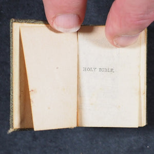 Holy Bible containing Old and New testaments: Translated Out Of The Original Tongues. Glasgow: David Bryce & Son. London: Henry Frowde. Oxford University Press Warehouse, Amen Corner. 1901. Glasgow Exhibition Souvenir.