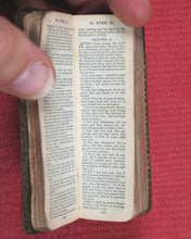 Load image into Gallery viewer, Finger New Testament. New Testament of our Lord and Saviour Jesus Christ: translated out of the original Greek. Oxford University Press. Henry Frowde, Oxford Warehouse, Amen Corner.London. [1891?].
