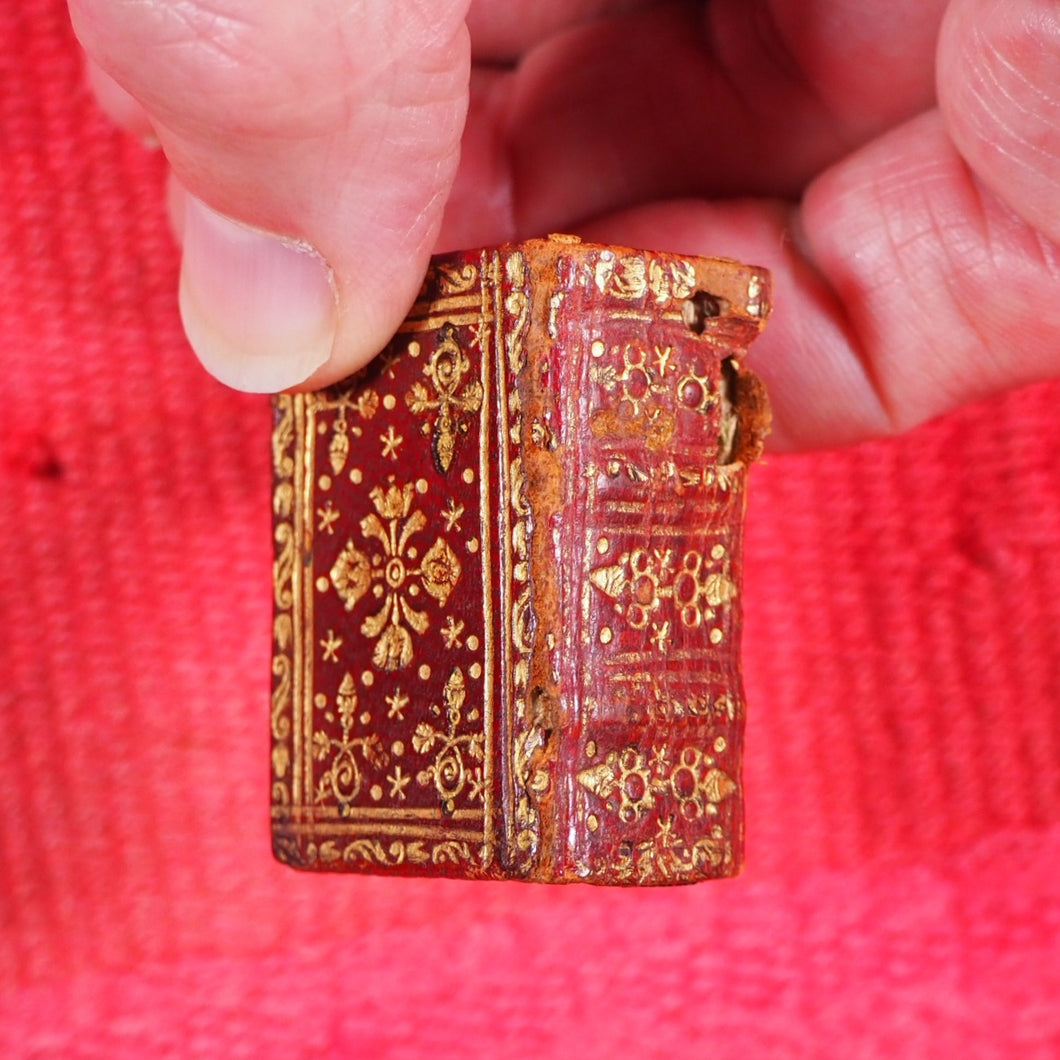 Biblia or a Practical Summary of Old & New Testaments. 1728. Wilkin, R. [London]. 1727. Underlined in red and hand corrected to 1728. Red binding.