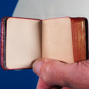 Vicar of Wakefield >>MINIATURE BOOK<< Goldsmith, Oliver. Publication Date: 1900 Condition: Very Good. Binding Variant B. >>MINIATURE BOOK<<